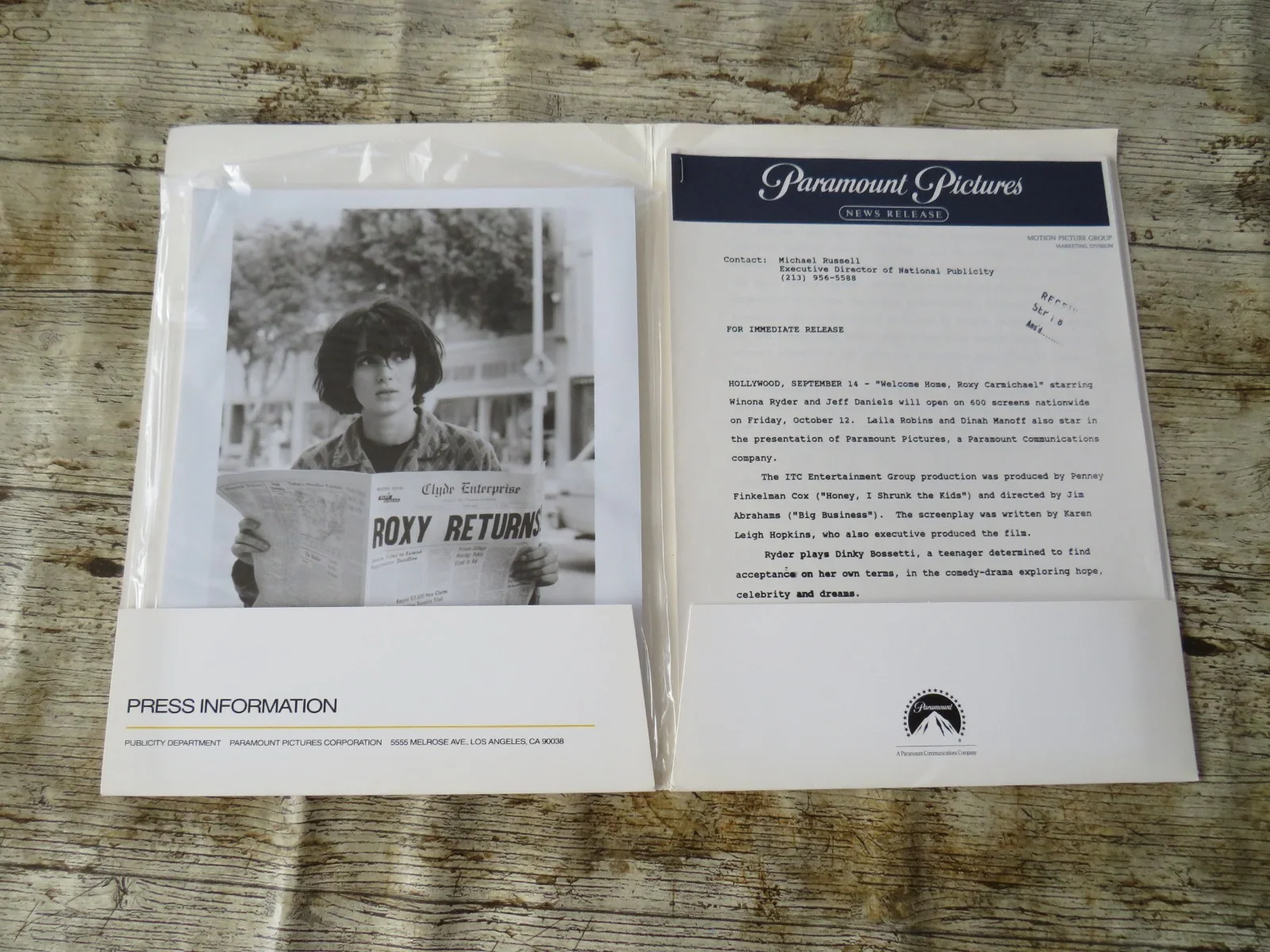 WELCOME HOME ROXY CARMICHAEL ORIGINAL 1990 FILM PRESS KIT Winona Ryder 10 PHOTOS, изображение 2