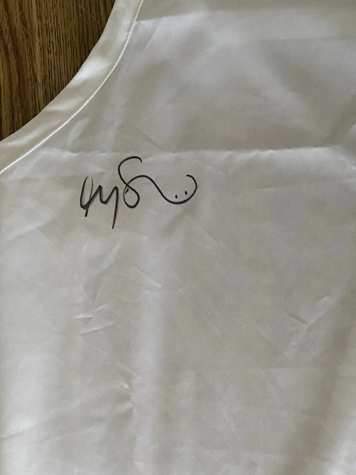 Ayo Edebiri — Ayo Edebiri ‘The Bear’ Signed Autographed White Apron ‘Sydney’, image 2