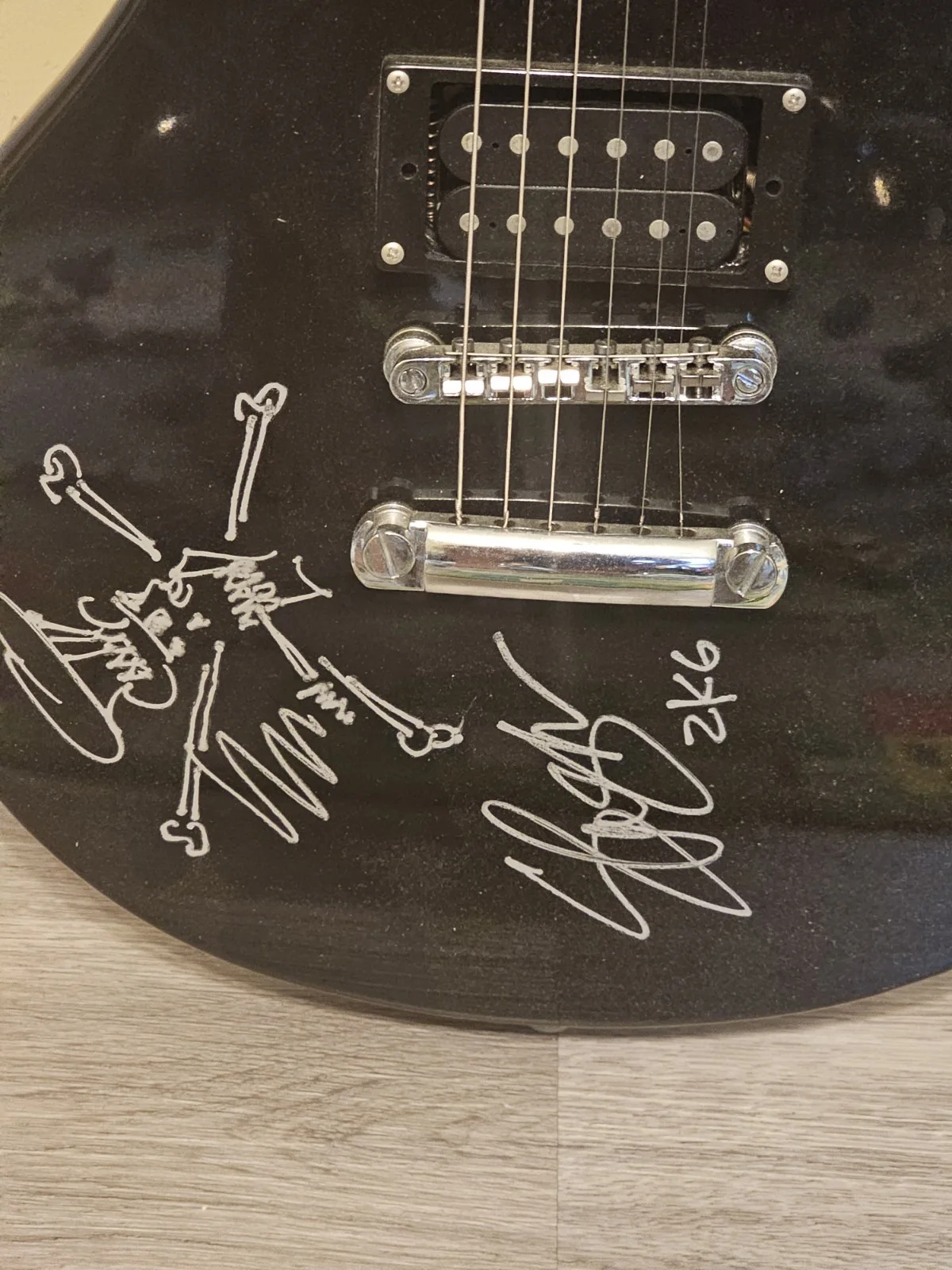 Guns and Roses Slash autographed guitar, image 5