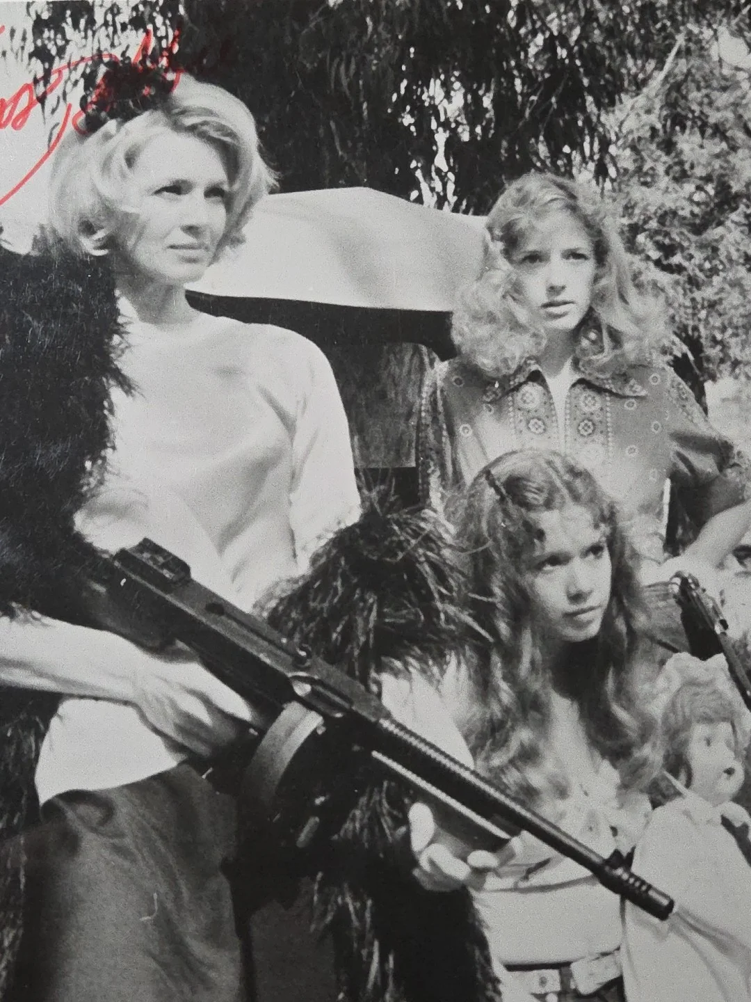 Angie Dickinson — Vintage 1974 Angie Dickinson Autographed 8x10 Photo Big Bad Mama, изображение 4