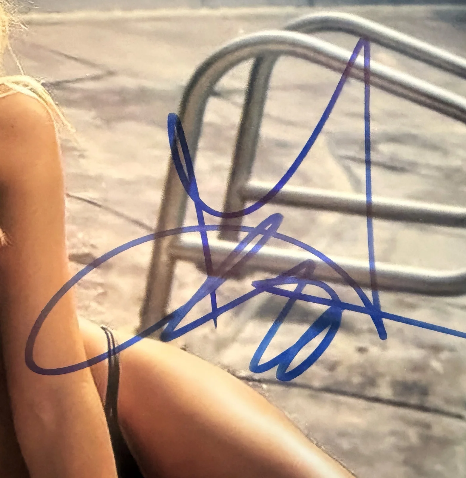 Alexis Ren Workout Influencer and Actress signed 8x10 photo read description, изображение 2