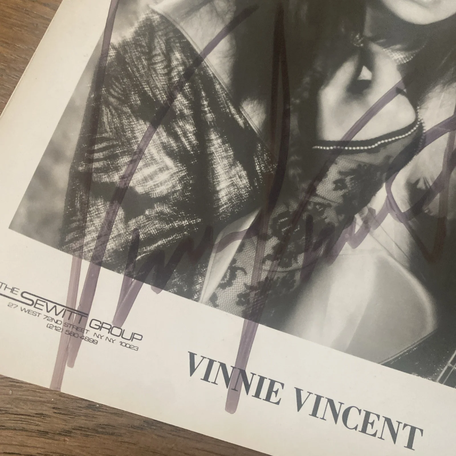 VINNIE VINCENT SIGNED SOLO 8x10 PHOTO KISS CREATURES Chrysalis Rare Original, image 2
