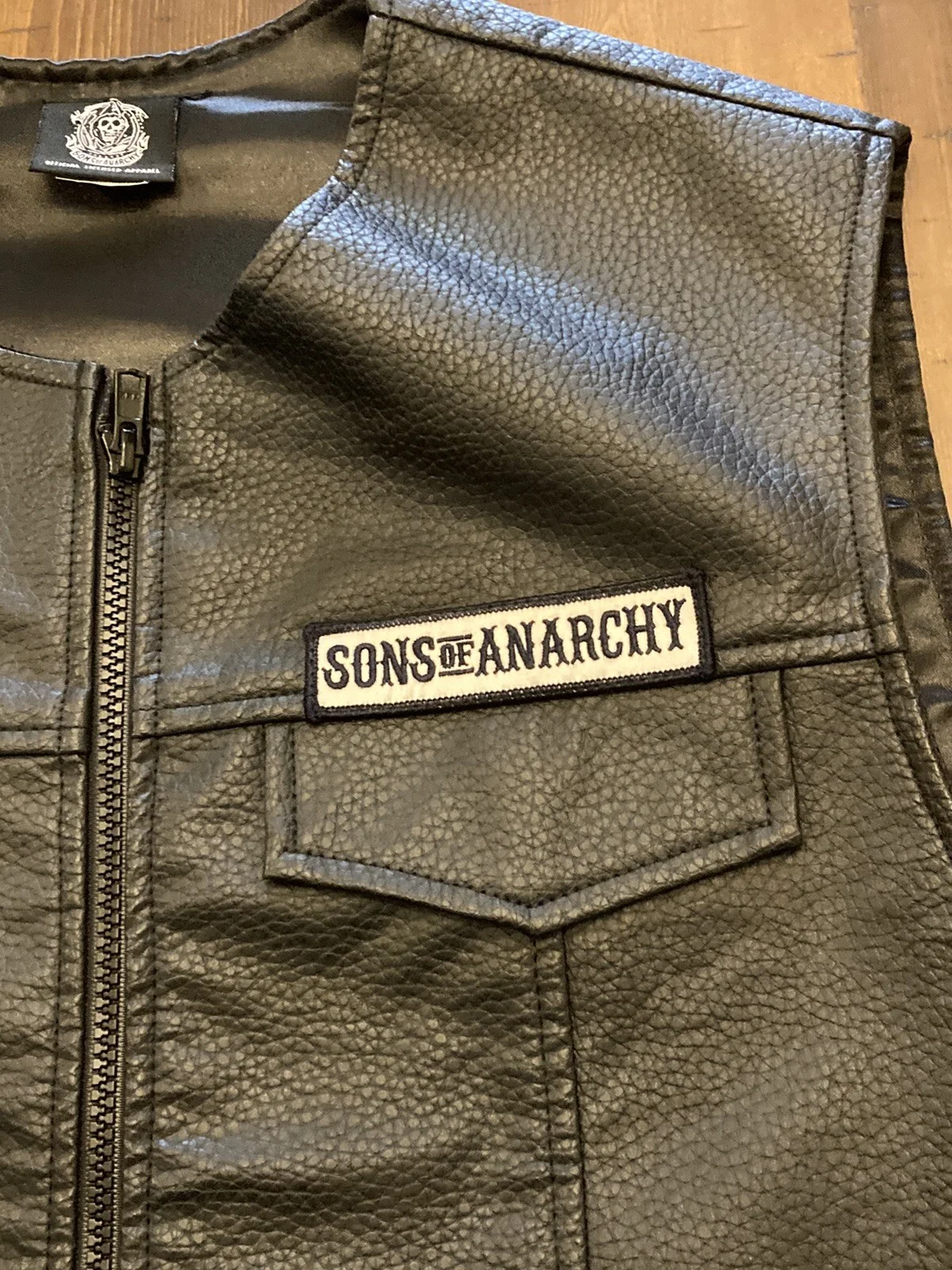 Katey Sagal — Katey Sagal Ron Perlman Signed Autographed Licensed Sons Of Anarchy Vest COA, изображение 5