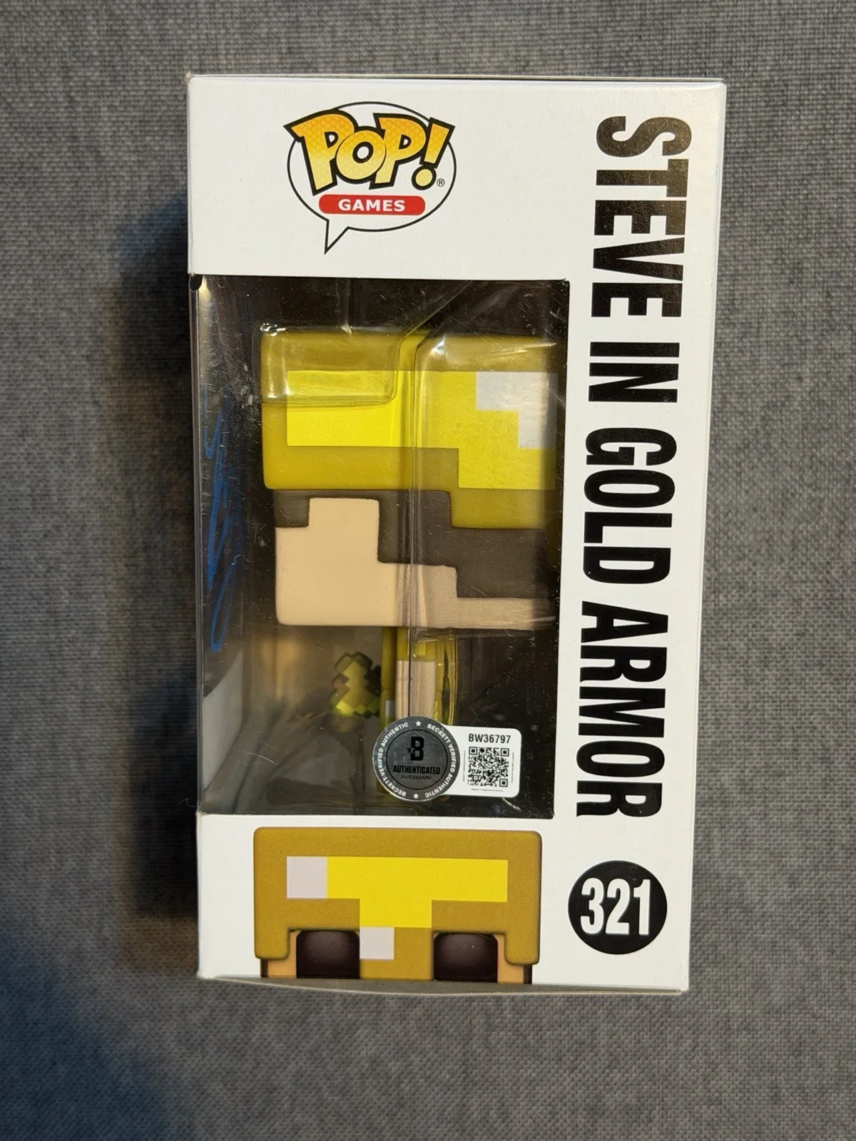 JACK BLACK — JACK BLACK SIGNED MINECRAFT MOVIE STEVE IN GOLD ARMOR FUNKO POP 321 BECKETT COA, изображение 2