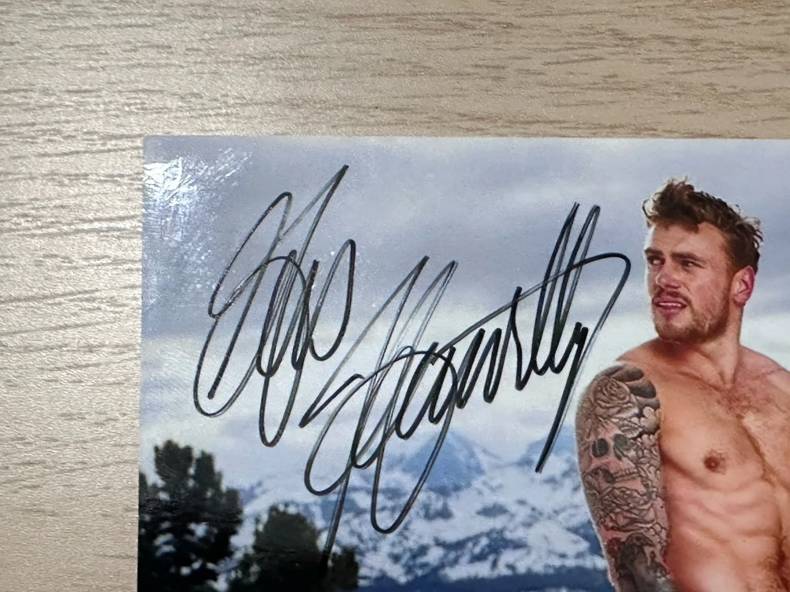 Gus Kenworthy — Gus Kenworthy signed sexy 4x6 with message LGBTQ Olympics skier American Horror, изображение 4