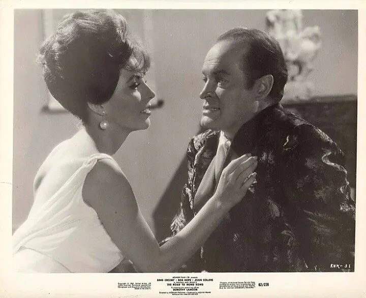 JOAN COLLINS - 4 VINTAGE ORIGINAL 1962 PHOTOS - ROAD TO HONG KONG - HOPE, CROSBY, изображение 3