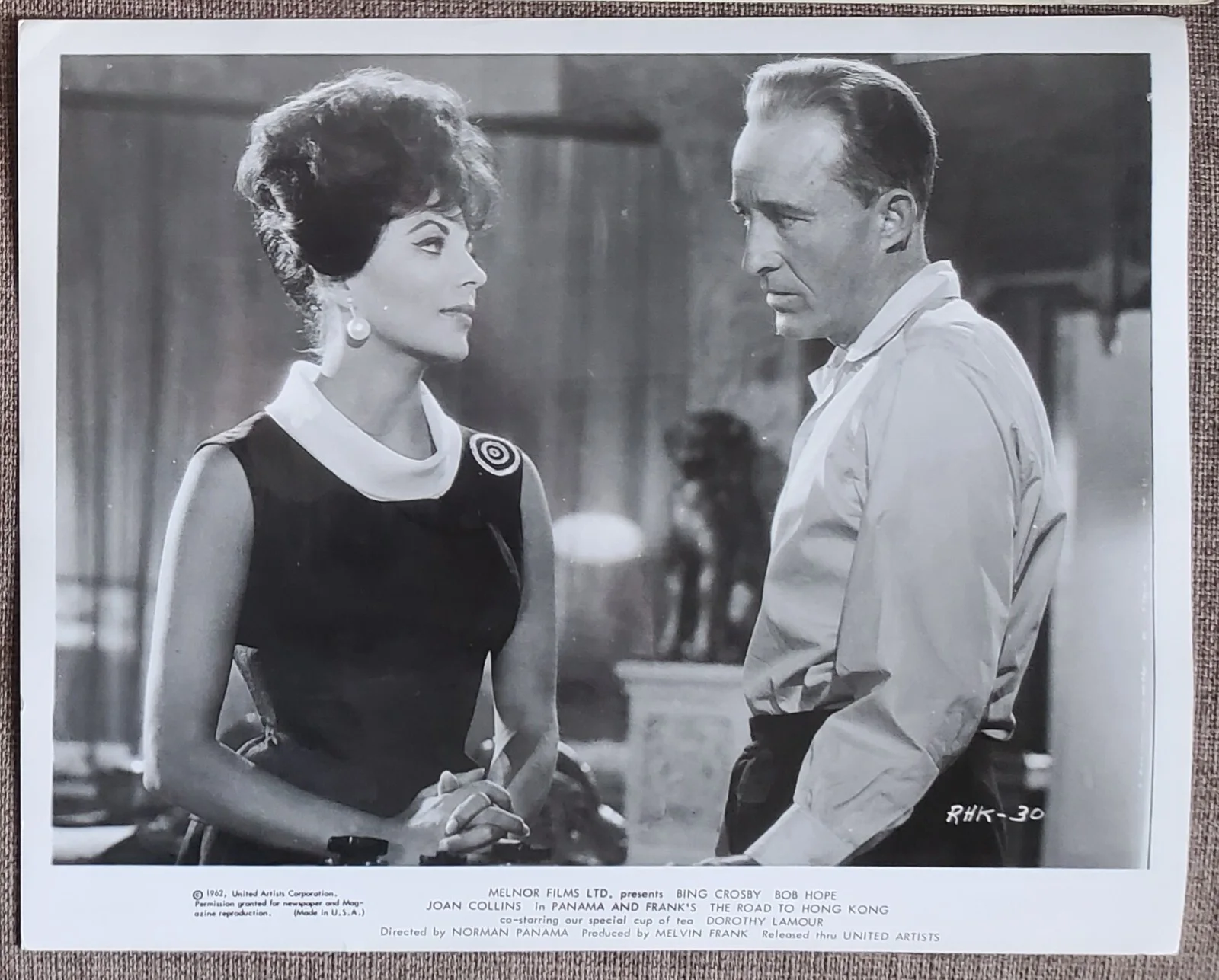 JOAN COLLINS - 4 VINTAGE ORIGINAL 1962 PHOTOS - ROAD TO HONG KONG - HOPE, CROSBY, изображение 5