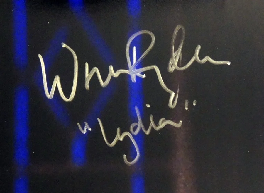 Winona Ryder — WINONA RYDER SIGNED Large & Beautiful Beetlejuice 10x19 Photo - SWAU CERTIFIED!, изображение 2