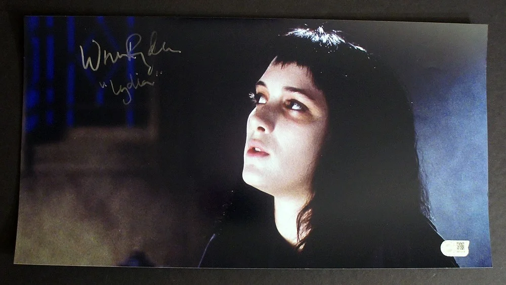 Winona Ryder — WINONA RYDER SIGNED Large & Beautiful Beetlejuice 10x19 Photo - SWAU CERTIFIED!, изображение 4