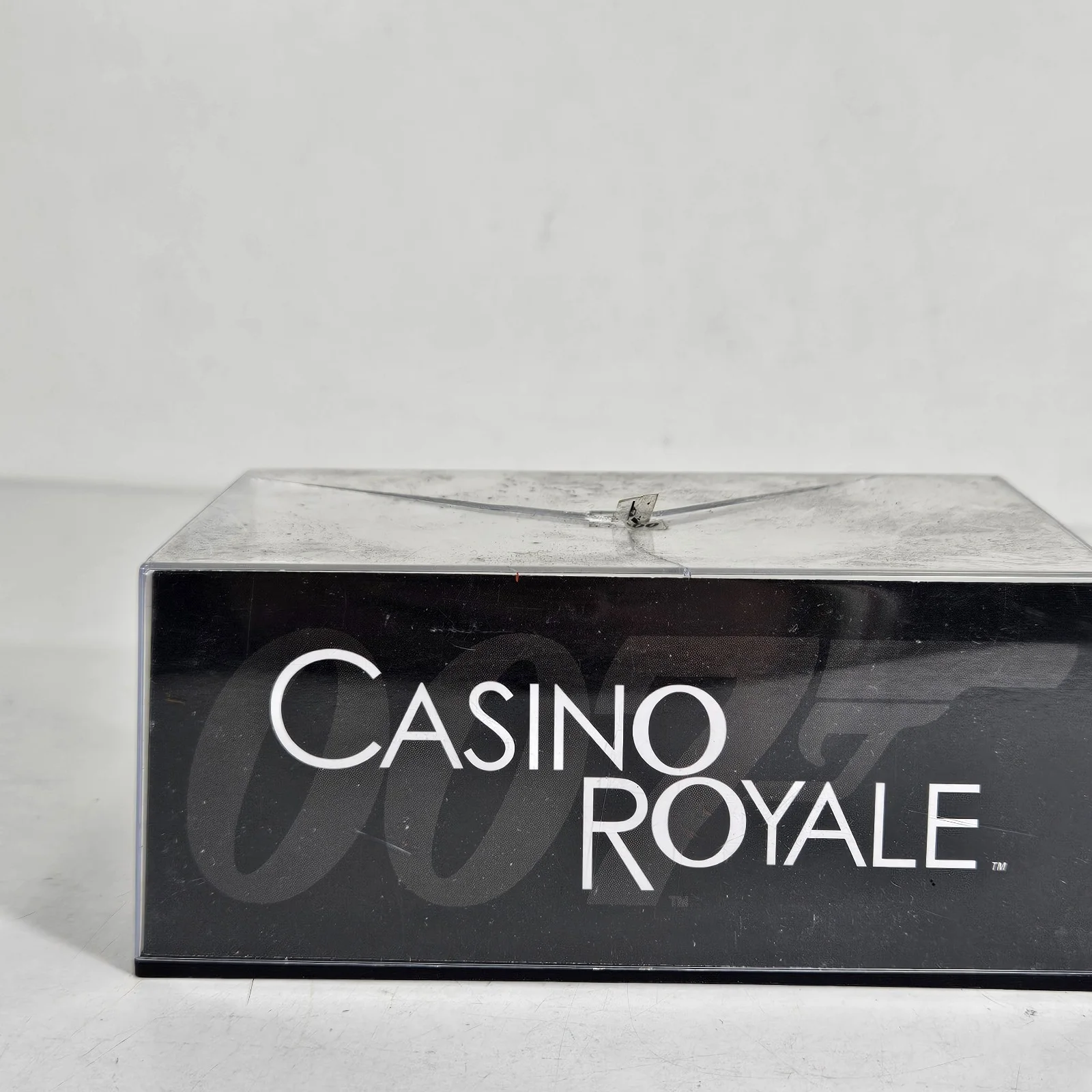 Universal Hobbies James Bond 007 Daimler Limousine Casino Royale 1:43 Car Boxed., image 2