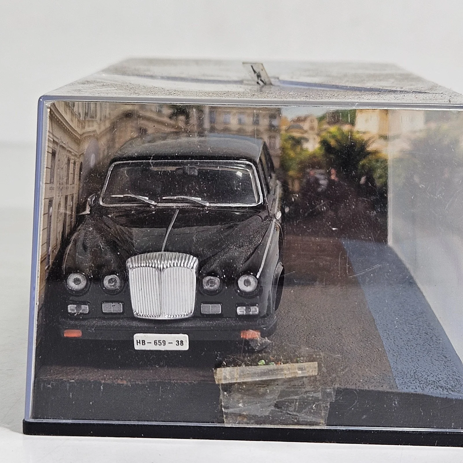 Universal Hobbies James Bond 007 Daimler Limousine Casino Royale 1:43 Car Boxed., image 3