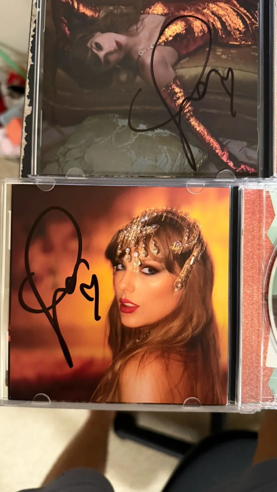 Taylor Swift - The Life of a Showgirl CD + Hand Signed Photos 1-4 COMPLETE SET, изображение 2
