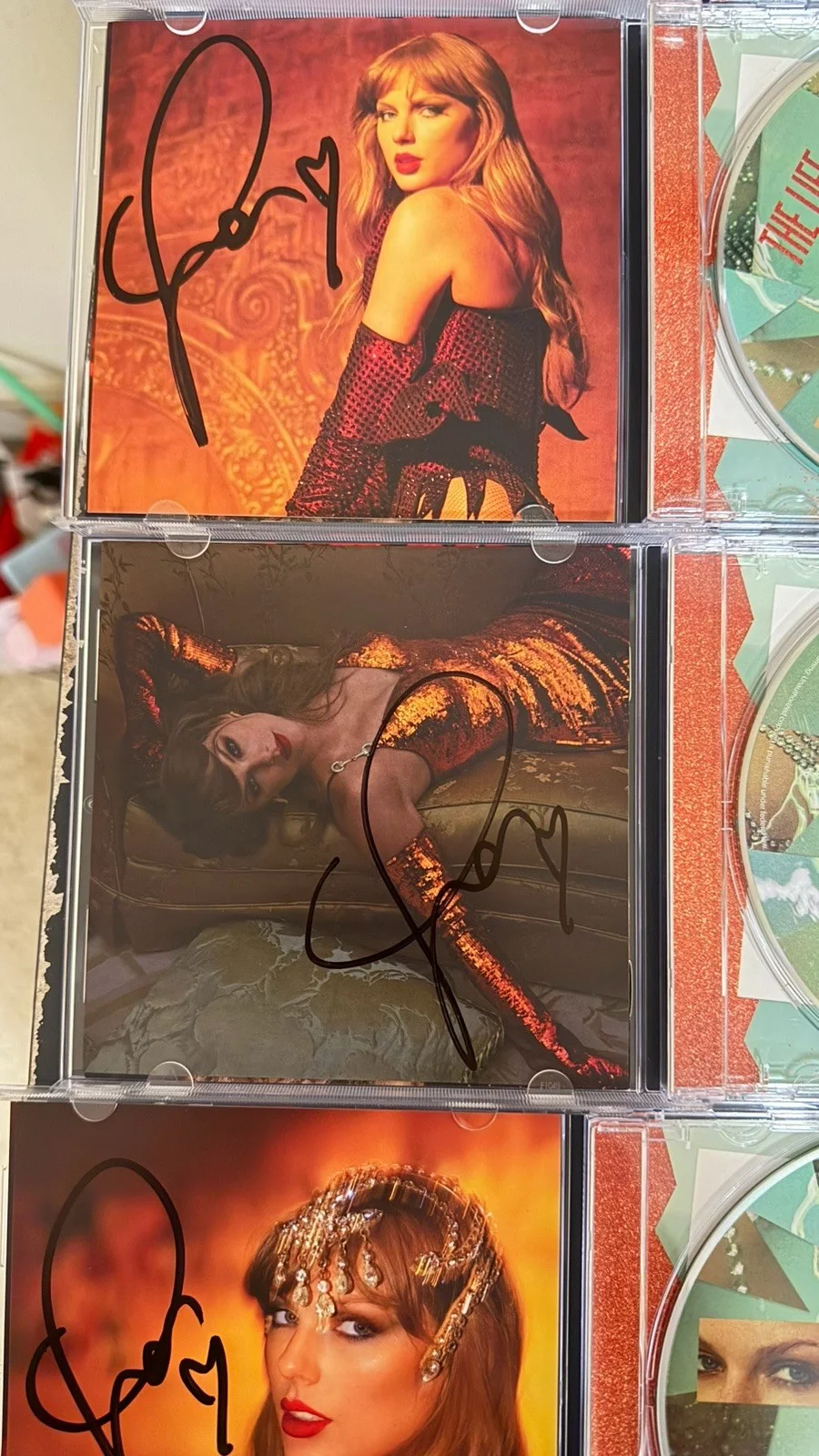 Taylor Swift - The Life of a Showgirl CD + Hand Signed Photos 1-4 COMPLETE SET, изображение 3
