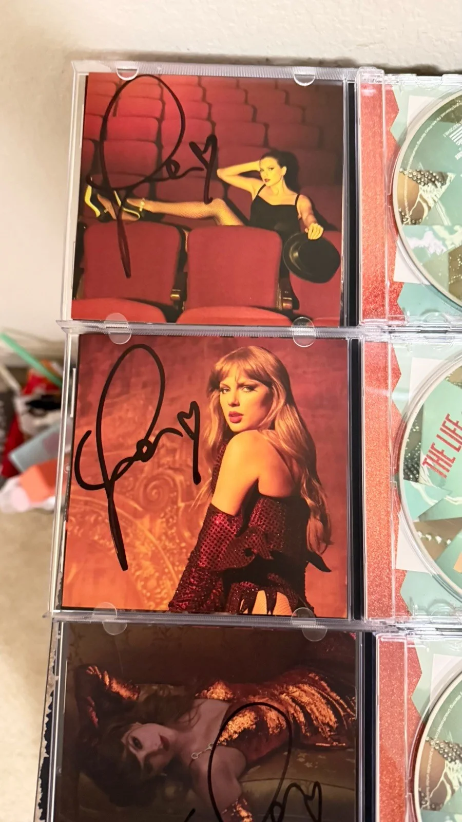 Taylor Swift - The Life of a Showgirl CD + Hand Signed Photos 1-4 COMPLETE SET, изображение 4