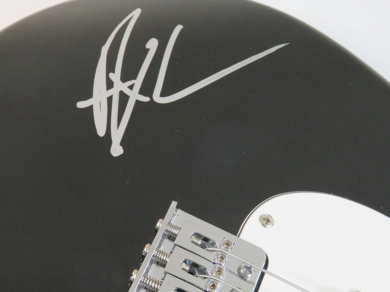 Axl Rose GUNS N' ROSES Signed Autograph Auto Guitar by 6 JSA BAS, image 4