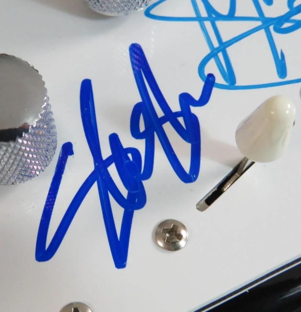 Axl Rose GUNS N' ROSES Signed Autograph Auto Guitar by 6 JSA BAS, image 5