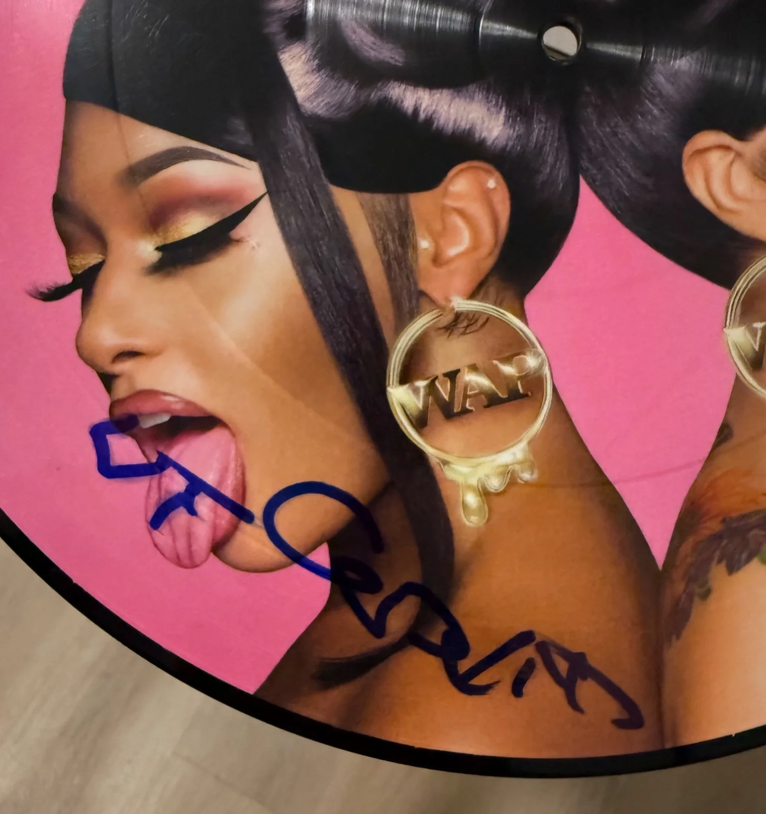 Cardi B and Meg Thee Stallion signed WAP 12" picture disc lp, изображение 2