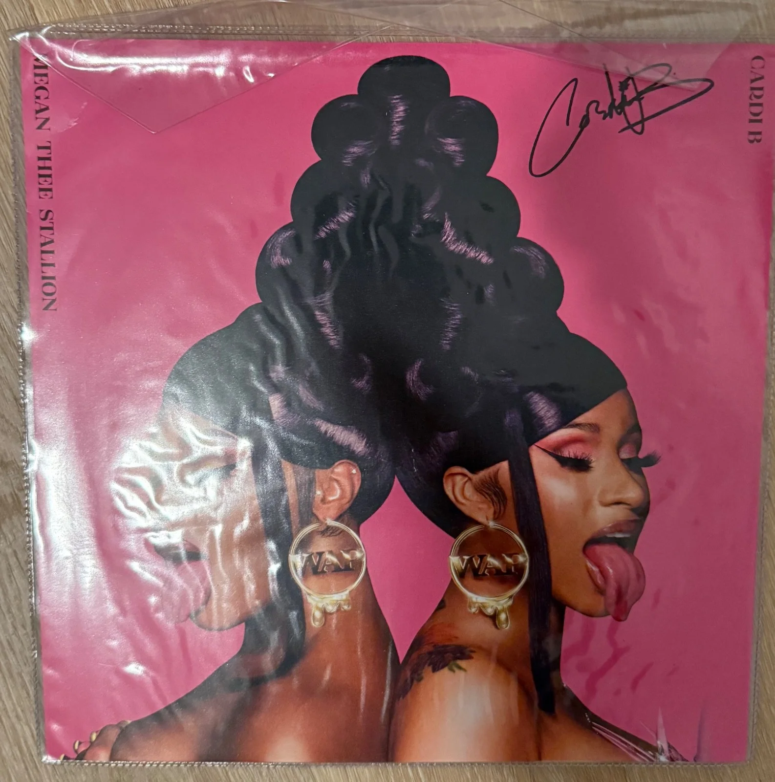 Cardi B and Meg Thee Stallion signed WAP 12" picture disc lp, изображение 5