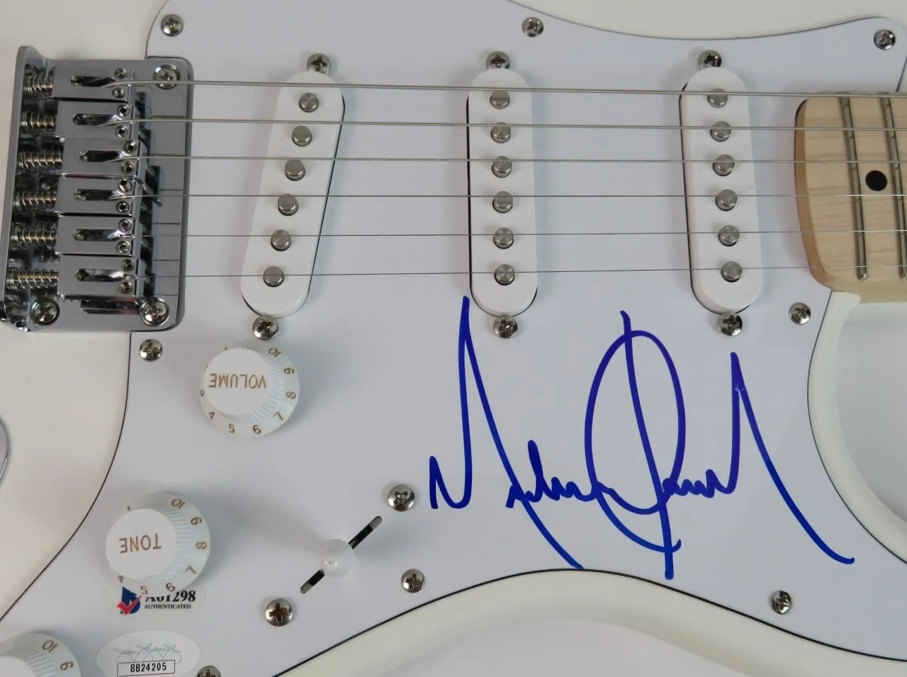 MICHAEL JACKSON Signed Autograph Auto Guitar JSA BAS, image 5
