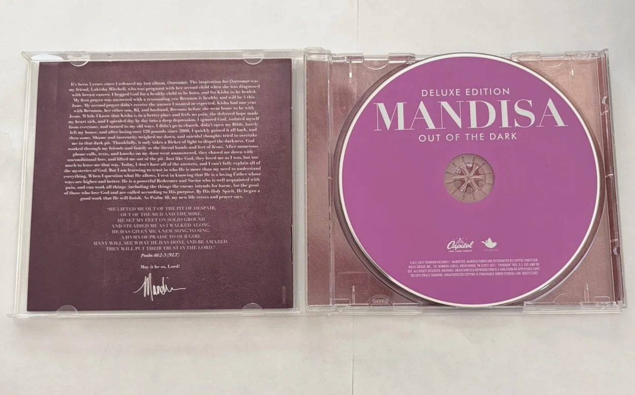 Mandisa Out Of The Dark Deluxe Edition Signed Autographed CD 2017 Sparrow VG RIP, изображение 3