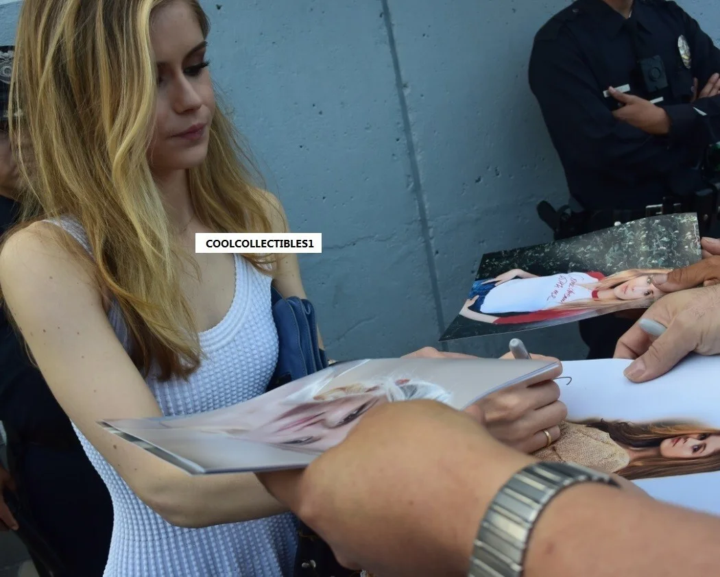 ERIN MORIARTY — ERIN MORIARTY "THE BOYS" IN PERSON SIGNED 8X10 COLOR PHOTO 2 COA "PROOF", изображение 2