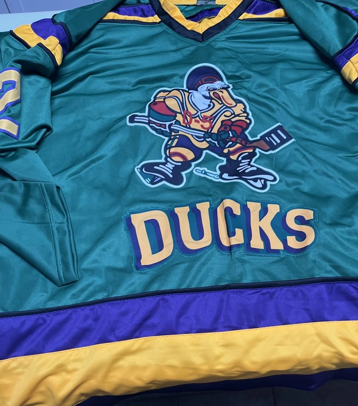 Jane Plank — “Tammy Duncan” Mighty Ducks Jane Plank & “Kenny Woo” Justin Wong Signed Jersey, image 4