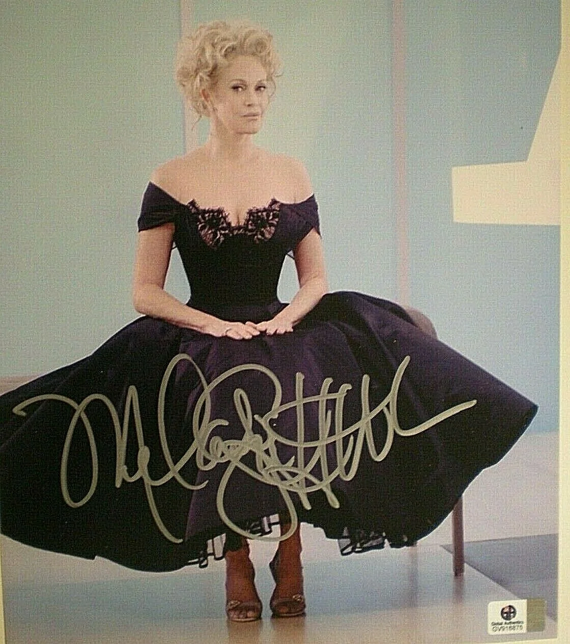 MELANIE GRIFFITH — SIGNED PHOTO MELANIE GRIFFITH SEXY BLACK DRESS - PLAYBOY MAGAZINE - COA GA, изображение 3