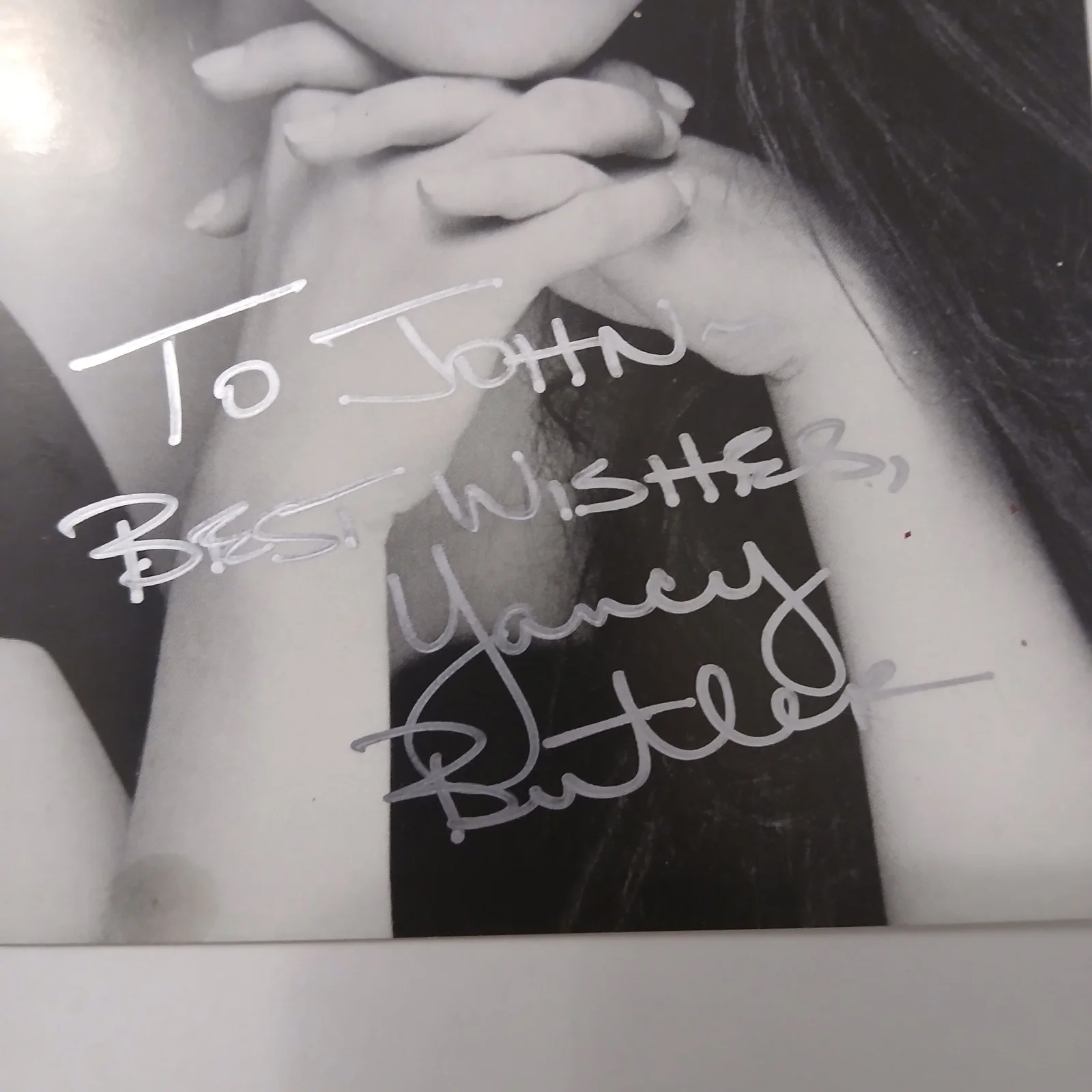 yancy butler — yancy butler signed 4" x 6" cardstock picture witchblade hard target actress, изображение 2