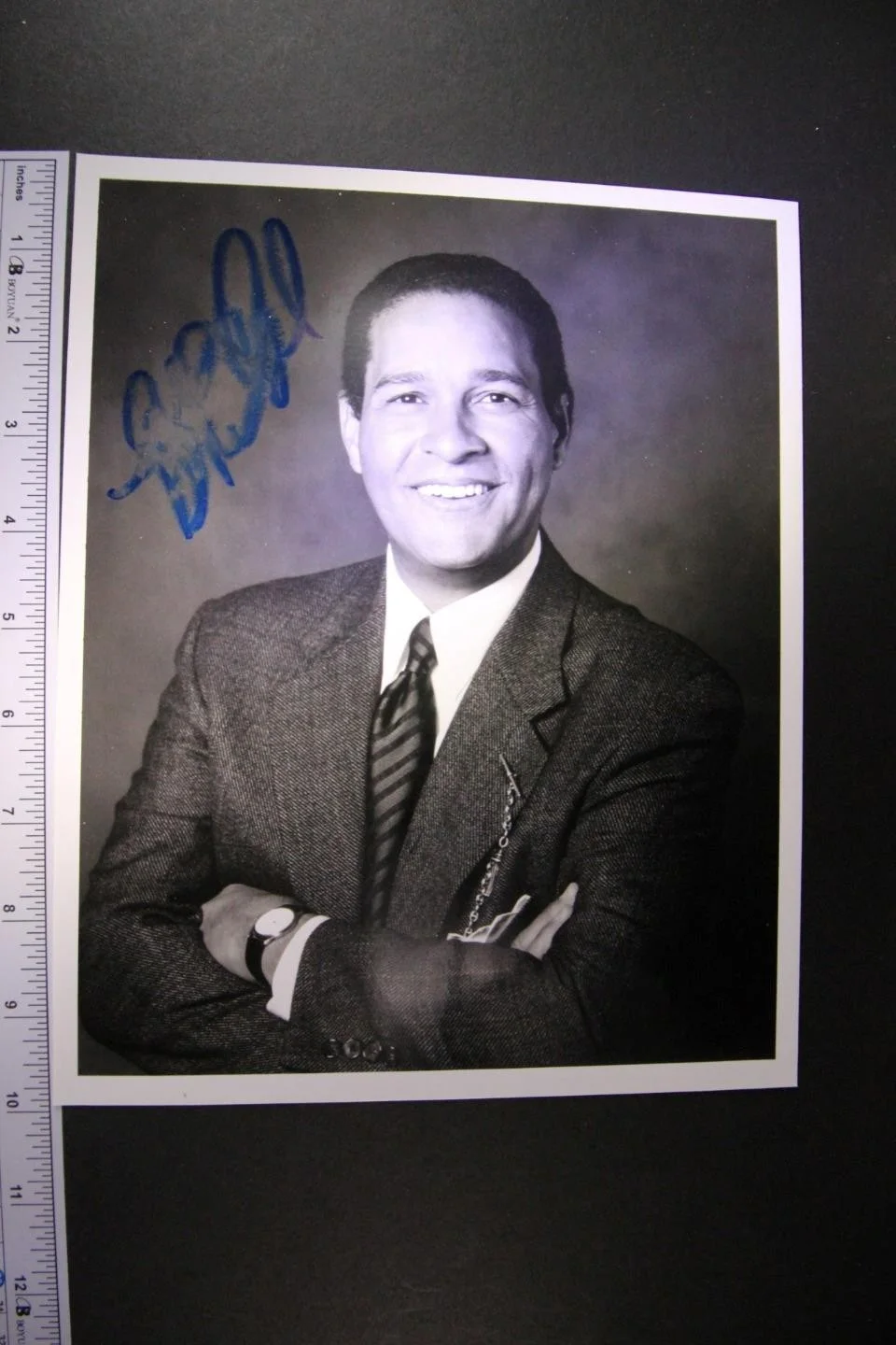 LOT: THREE AUTOGRAPH PHOTOS~JUDITH IVEY~BRYANT GUMBEL~RONA FIGUEROA~, изображение 3
