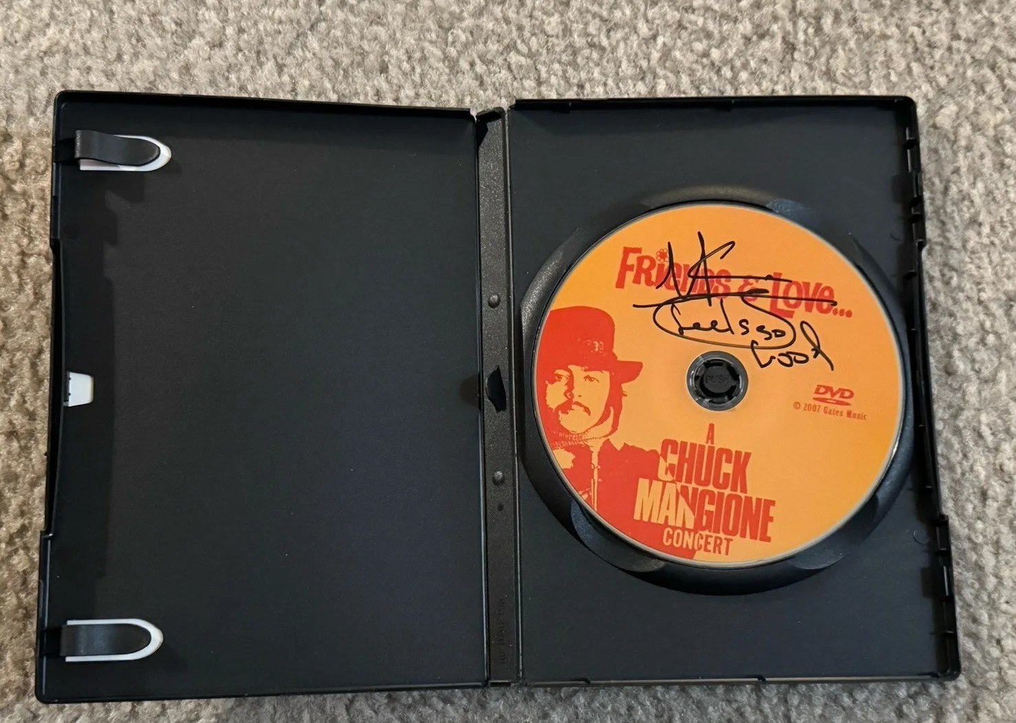 SIGNED Chuck Mangione Friends and Love Concert DVD with Original Ticket, изображение 3