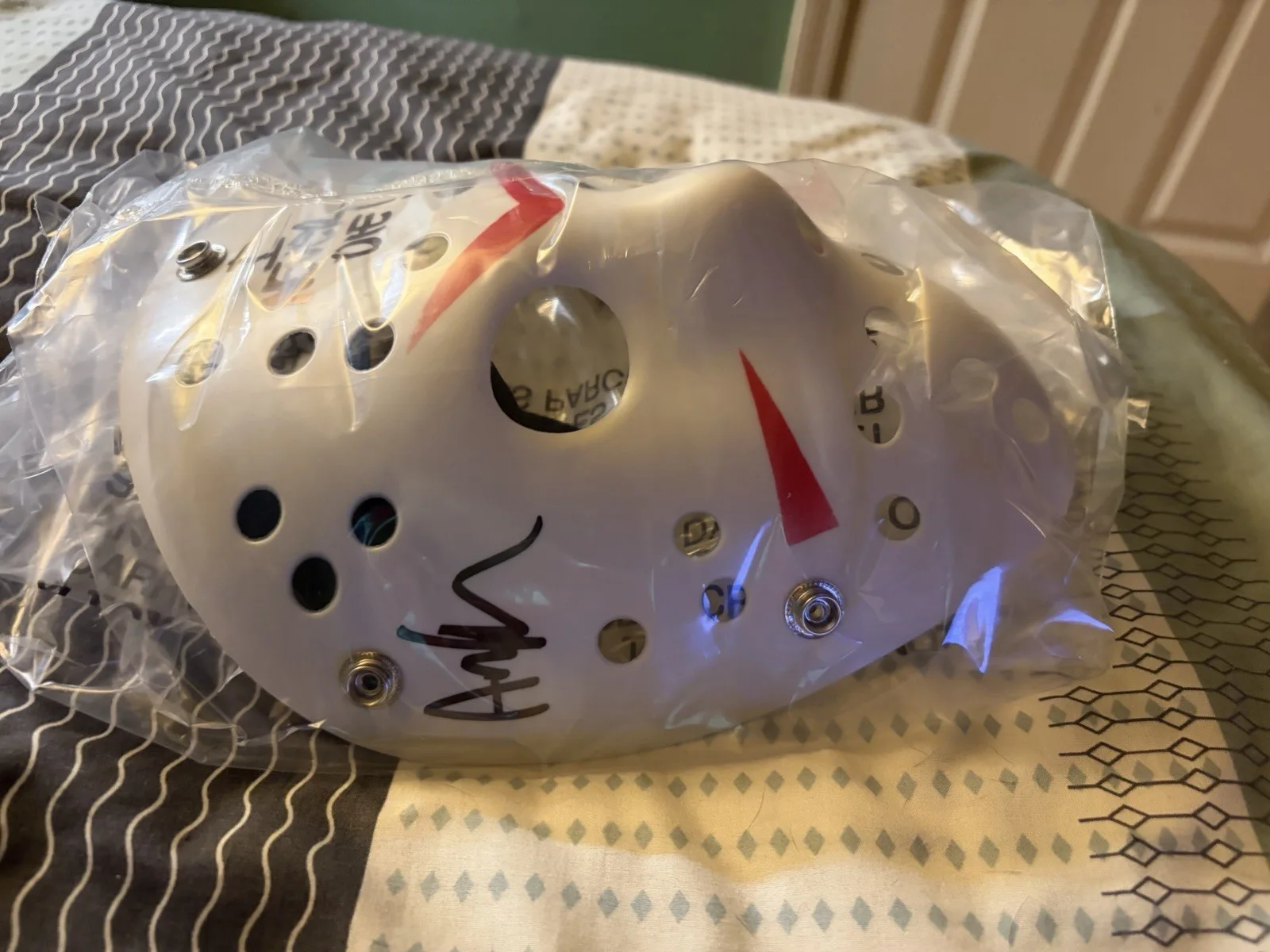 Ari Lehman signed Hockey Mask. Beckett Witnessed. Make Me An Offer!!!, изображение 2