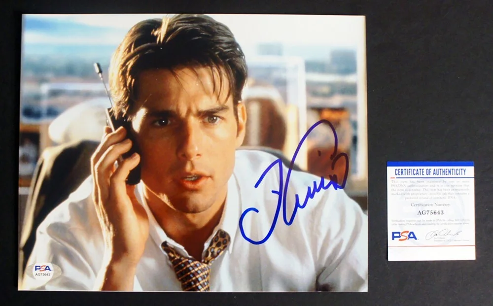 Tom Cruise — *PSA/DNA Cert* Tom Cruise 8x10 Photo in JERRY MAGUIRE ("Show Me the Money!")