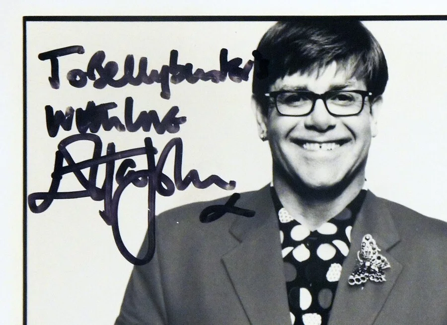 ELTON JOHN SIGNED & PSA/DNA Certified 8x10 Portrait Photo!, image 2