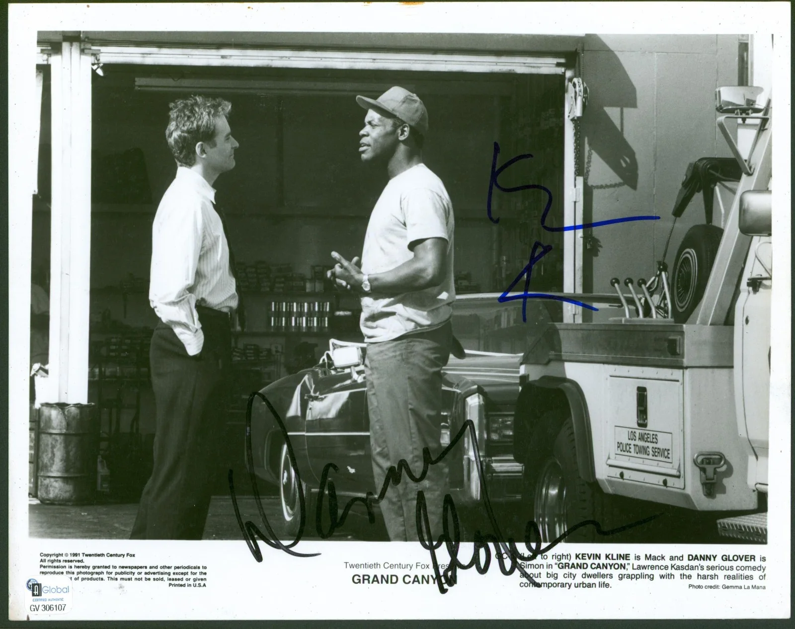 Kevin Kline — KEVIN KLINE & DANNY GLOVER Dual Signed 8x10 GRAND CANYON 1991 Movie Photo GA