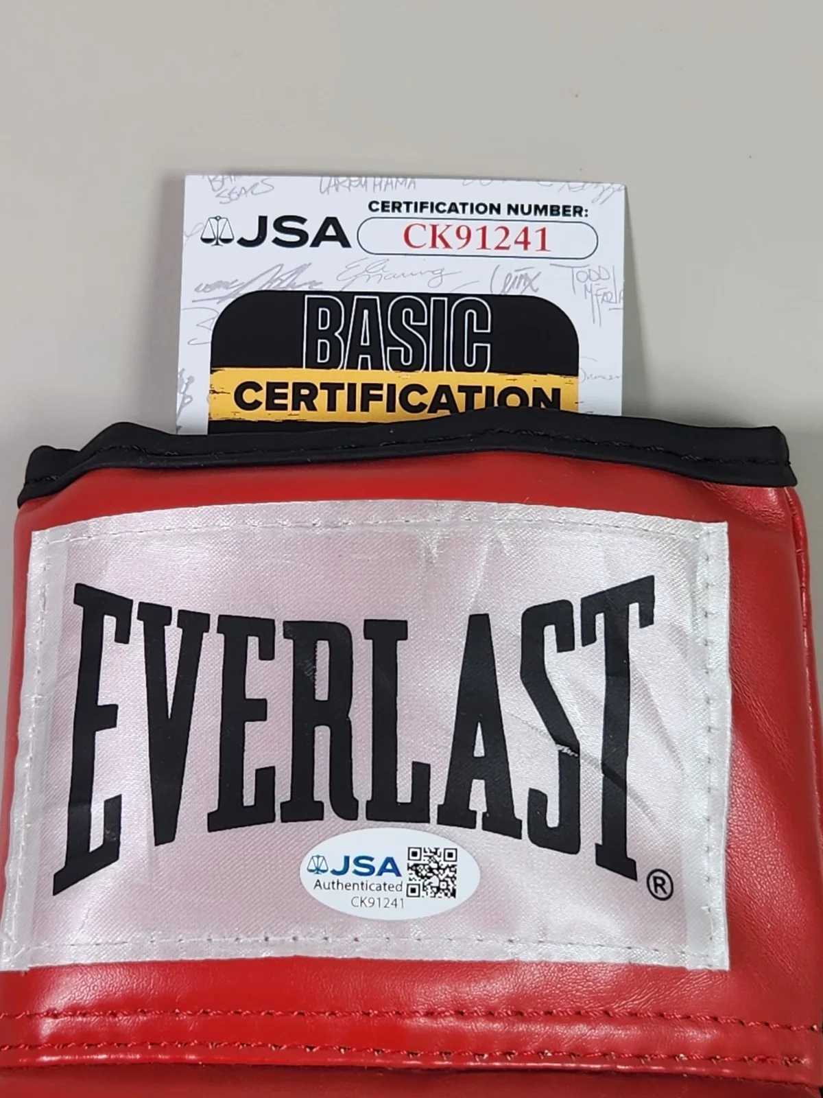 Dolph Lundgren — JSA Dolph Lundgren Signed Red Everlast RH Boxing Glove Drago Rocky IV C, изображение 5