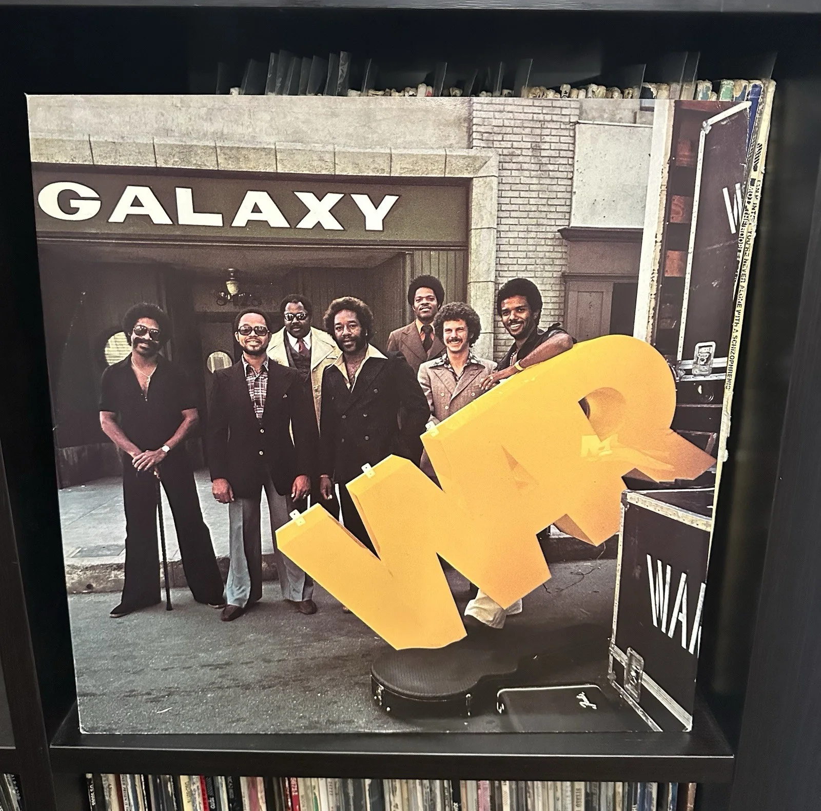 War "Galaxy" SIGNED FULL BAND (7 Members) + COA - 1977 Original Press VG+, image 3