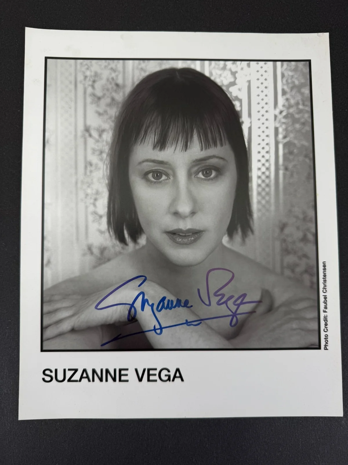 NO COA Suzanne Vega Signed 8.5x10 Photo, изображение 2