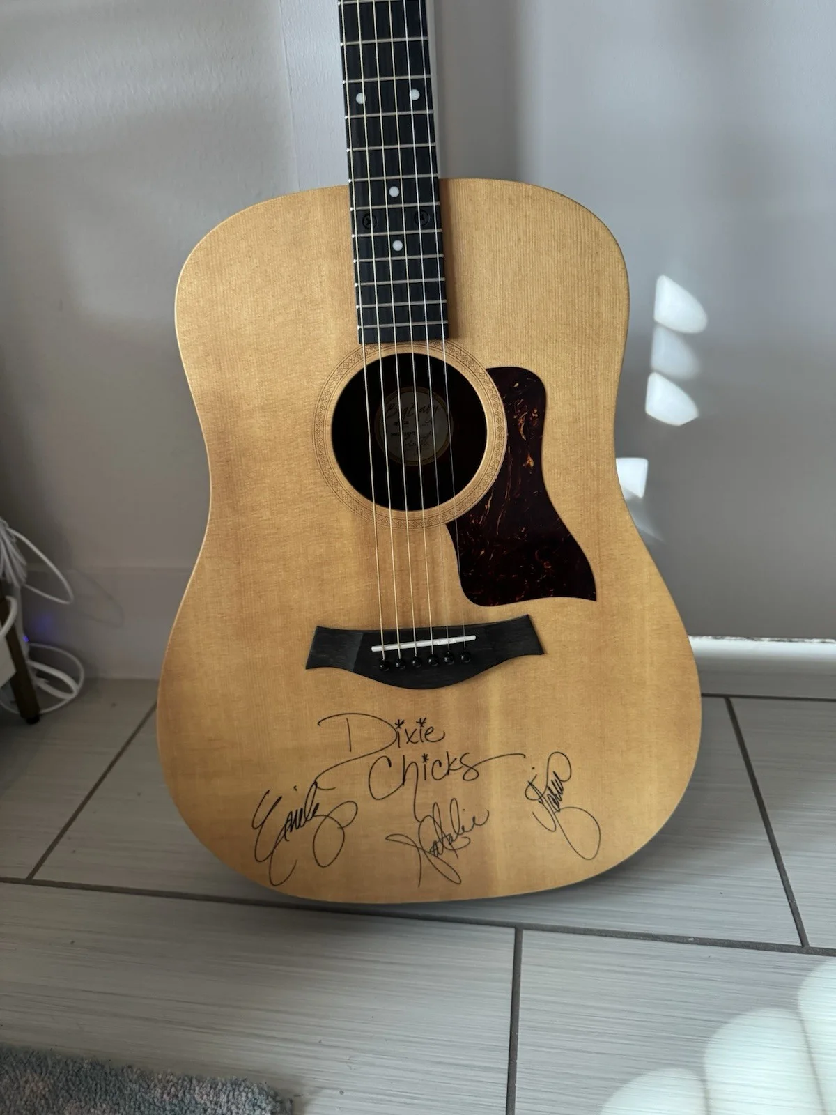 THE DIXIE CHICKS signed acoustic guitar * NATALIE, EMILY & MARTIE * No Coa, image 5