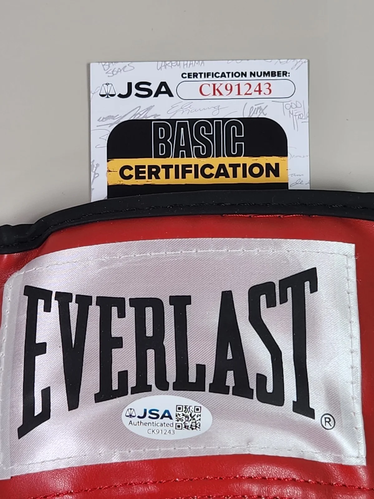 Dolph Lundgren — JSA Dolph Lundgren Signed Red Everlast Boxing Glove I Must Break You! Rocky IV A, image 5