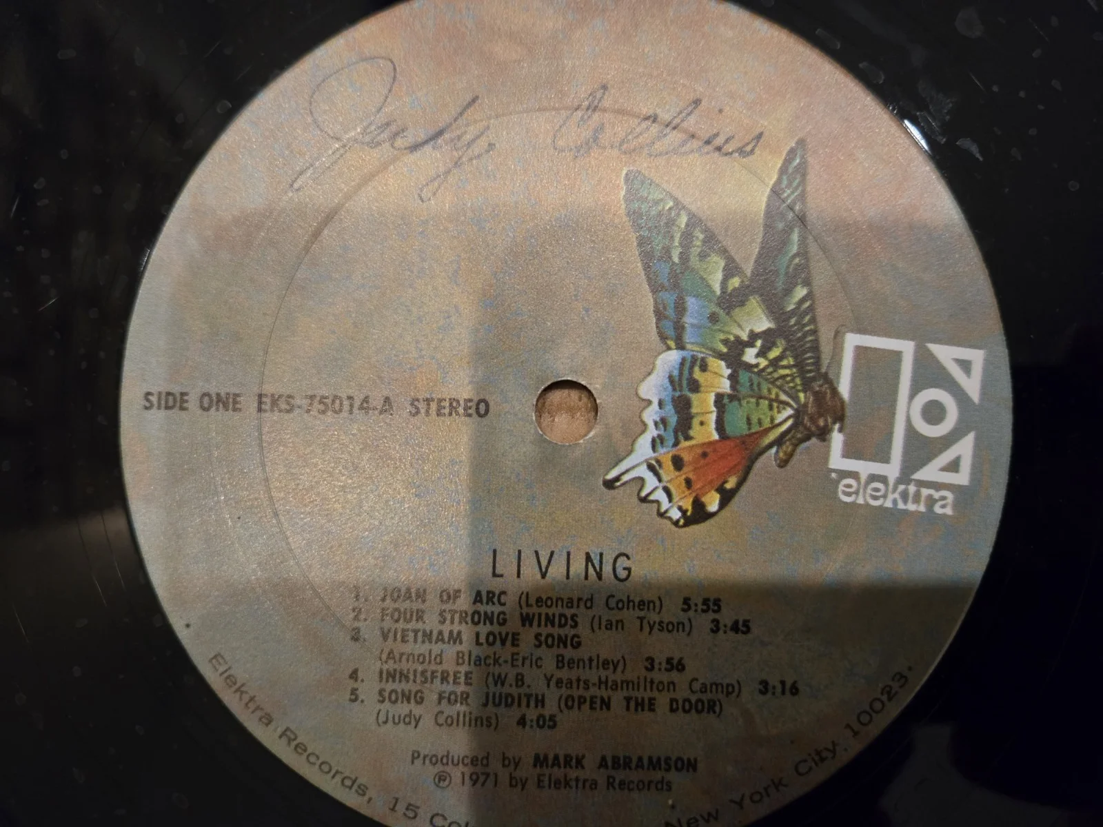 Judy Collins Living Signed Elektra Vinyl Record EKS-75014 Stereo, image 2