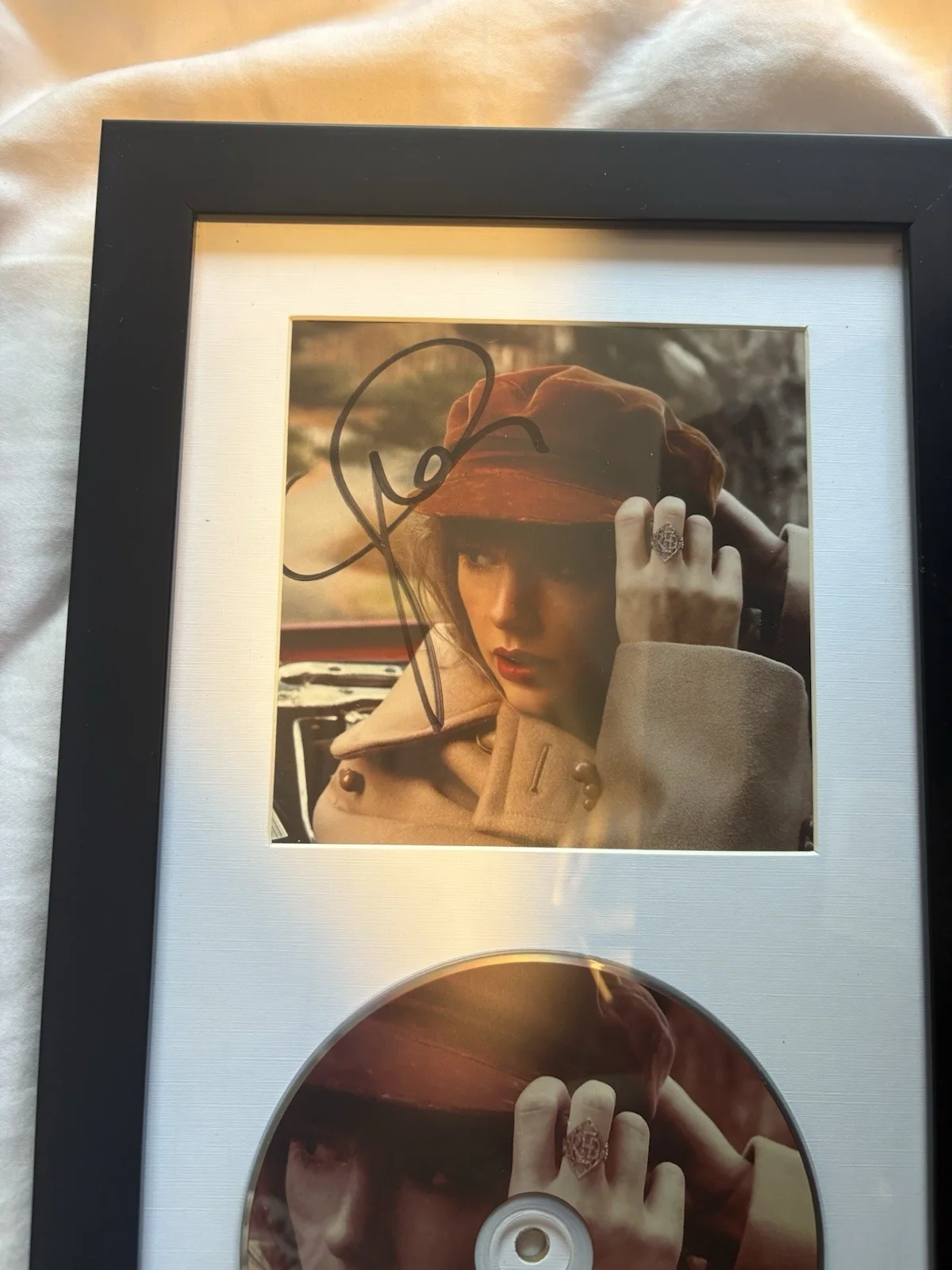 TAYLOR SWIFT Red Taylor’s Version CD & Signed Autographed Cover in 12x6.5 Frame, image 2