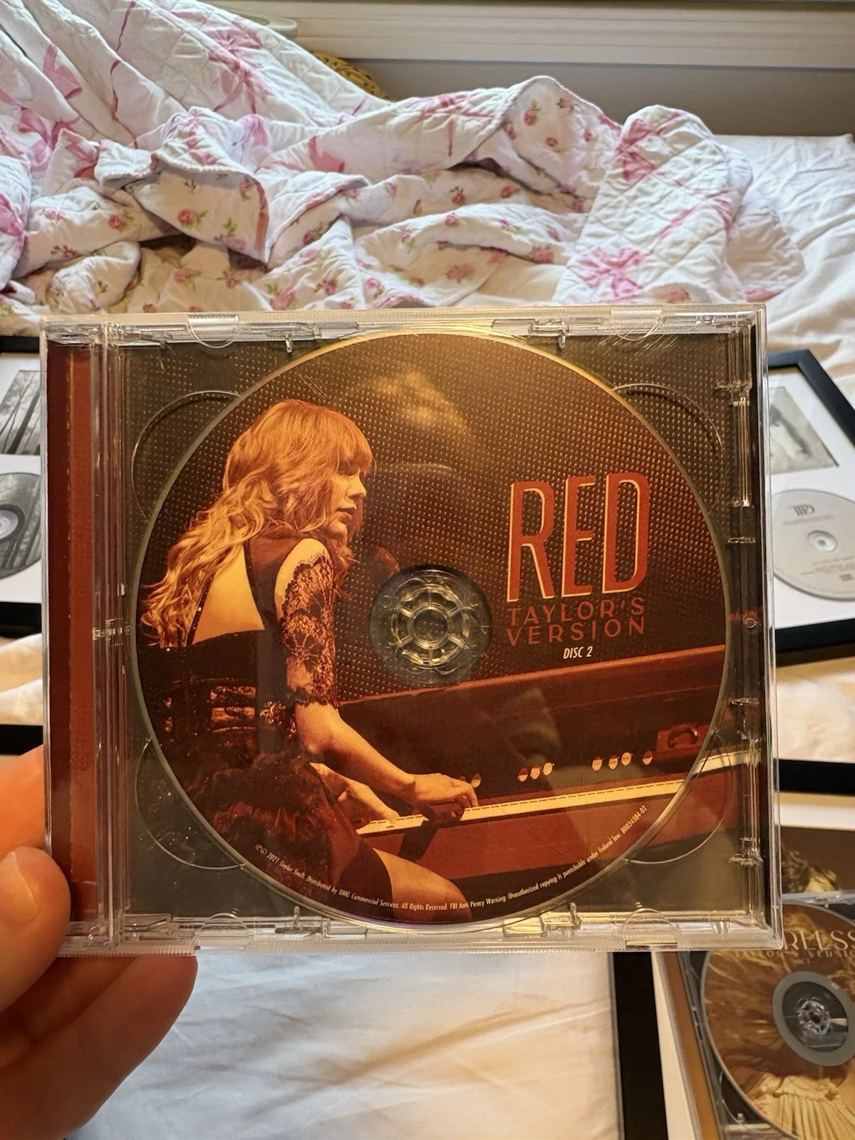 TAYLOR SWIFT Red Taylor’s Version CD & Signed Autographed Cover in 12x6.5 Frame, image 4