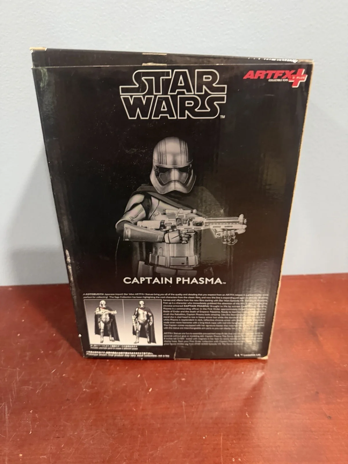 Gwendoline Christie — Captain Phasma Statue Gwendoline Christie Autographed Star Wars Force Awakens, image 4