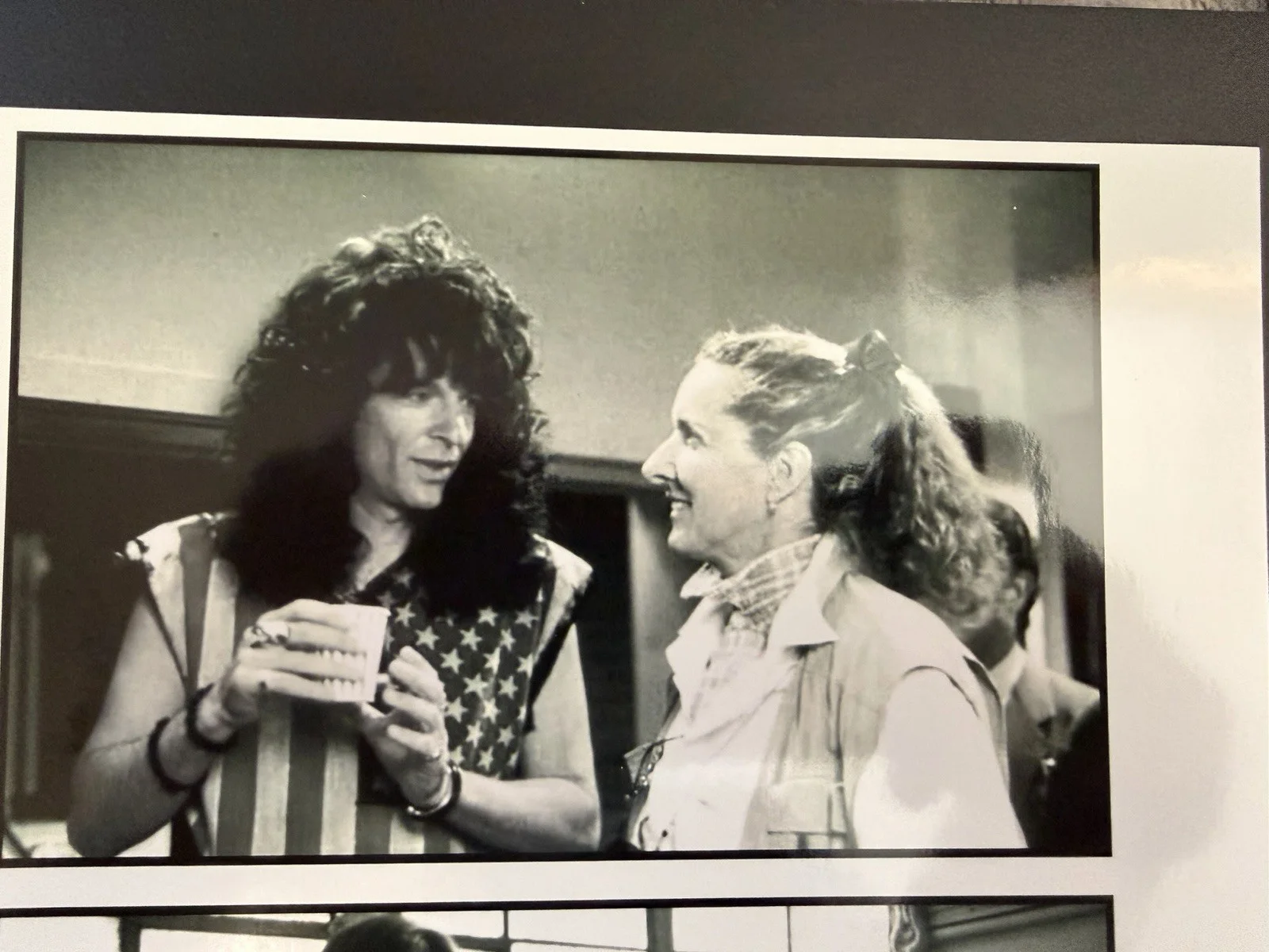 Betty Thomas Signed 3x5 Cut Card Howard Stern Private Parts Director Autograph, изображение 3