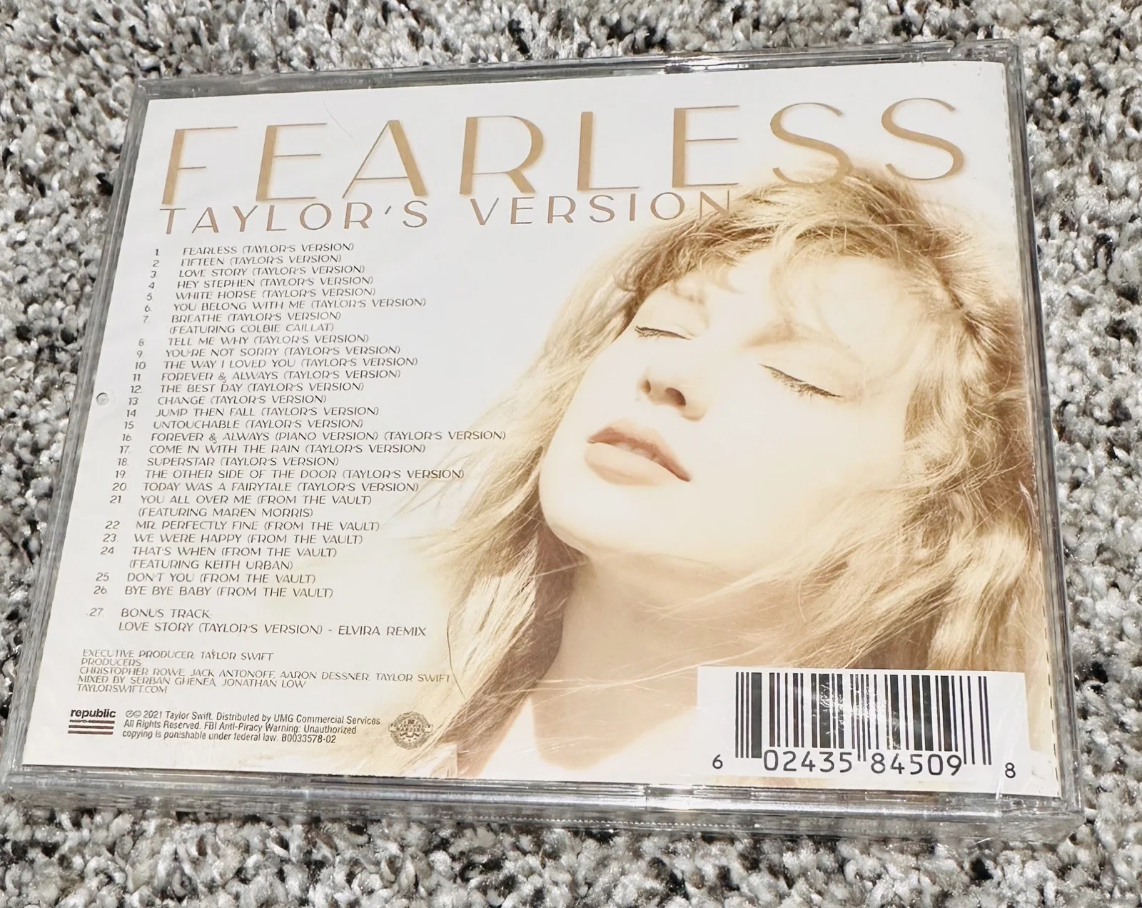 Taylor Swift Fearless (Taylor’s Version) Signed CD SEALED Authentic, image 2