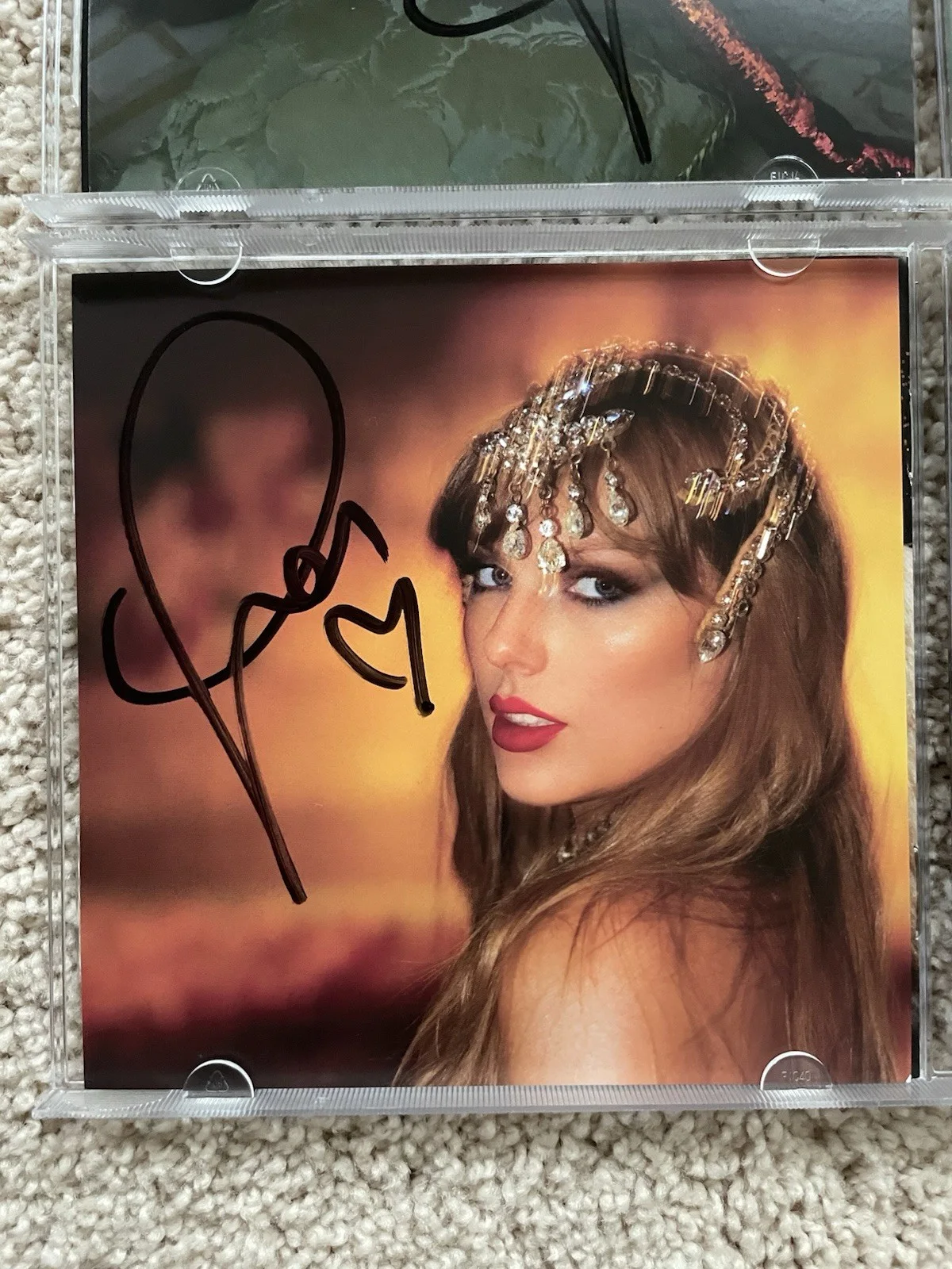 Taylor Swift Life of Showgirl Lot (3) Signed Autographed CDs, изображение 2