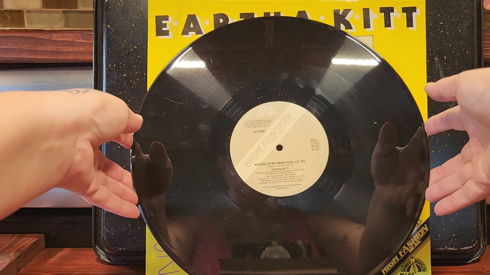 Eartha Kitt AUTOGRAPHED Where is My Man 45 rpm 12" Maxi Single 1983, изображение 2