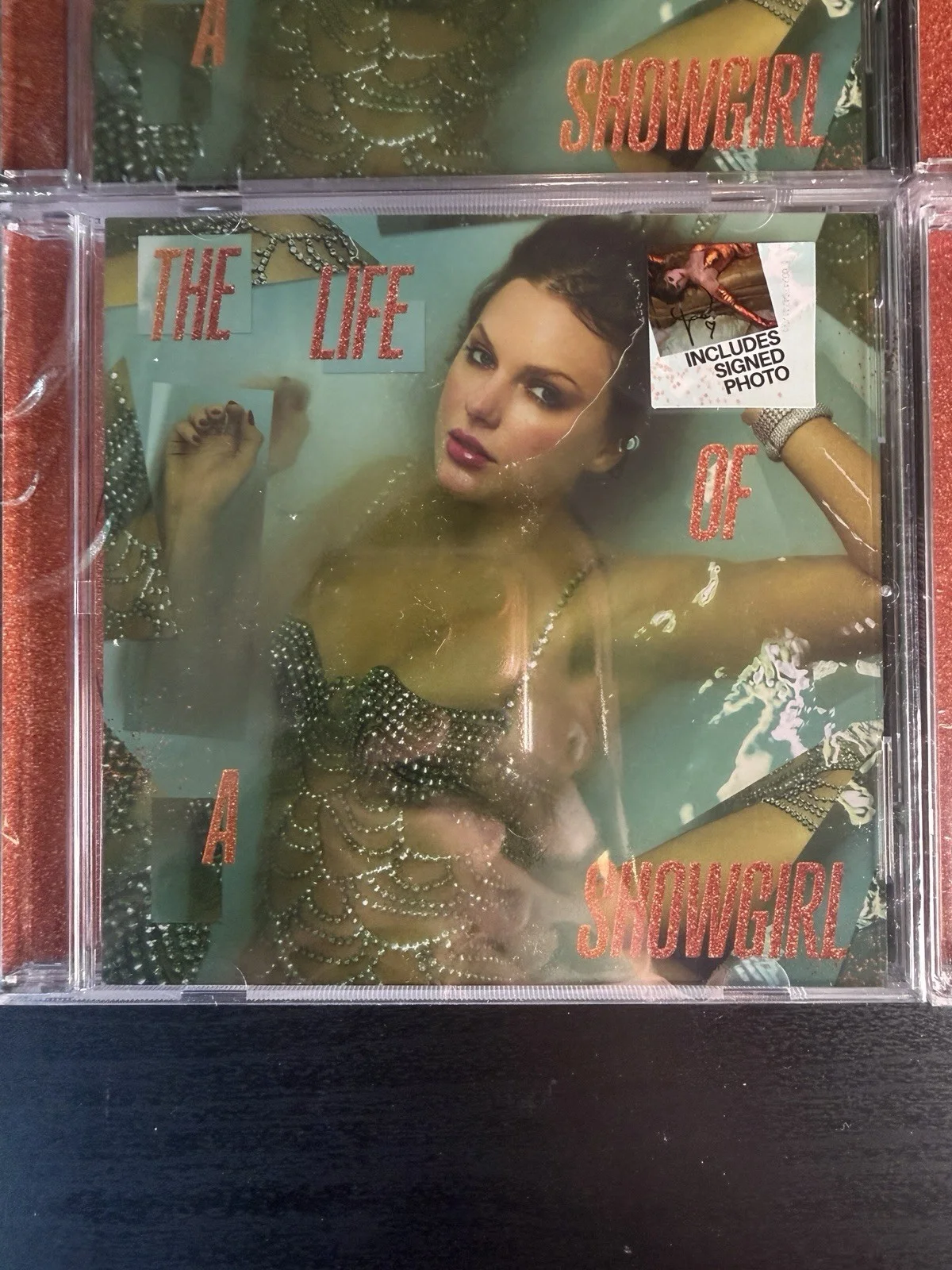 Taylor Swift - The Life of a Showgirl CD + Hand Signed Photo 2 SHIPS NOW!, изображение 2