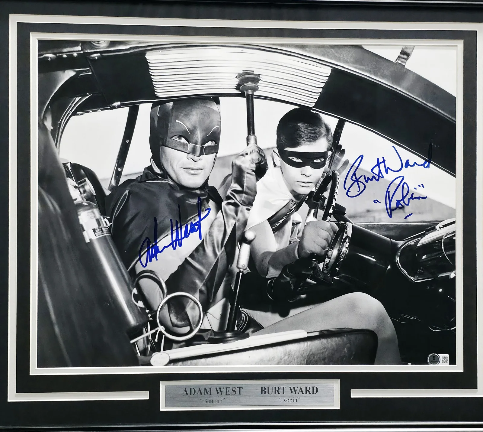 Adam West, Burt Ward — Adam West, Burt Ward Signed Framed 16x20 Photo Batman & Robin Beckett #AE16676, изображение 2