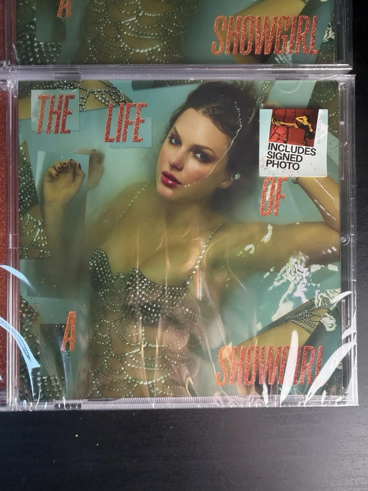 Taylor Swift - The Life of a Showgirl CD + Hand Signed Photo 4- SHIPS NOW!, изображение 3
